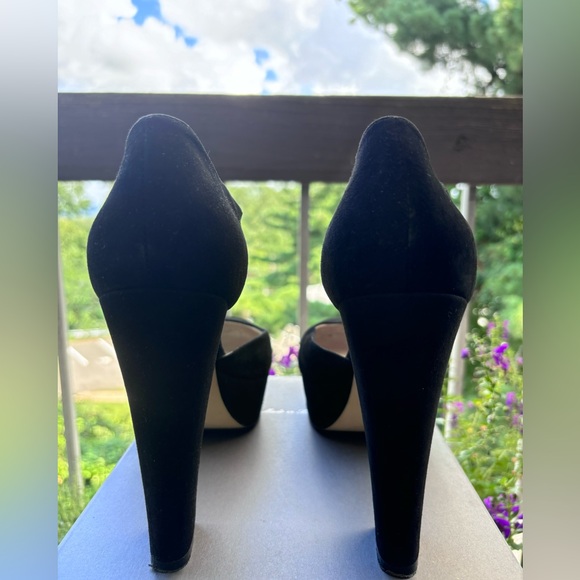 Michael Kors Suede Round-Toe High Platform Mary Jane
Black
Size 10M - Picture 7 of 9